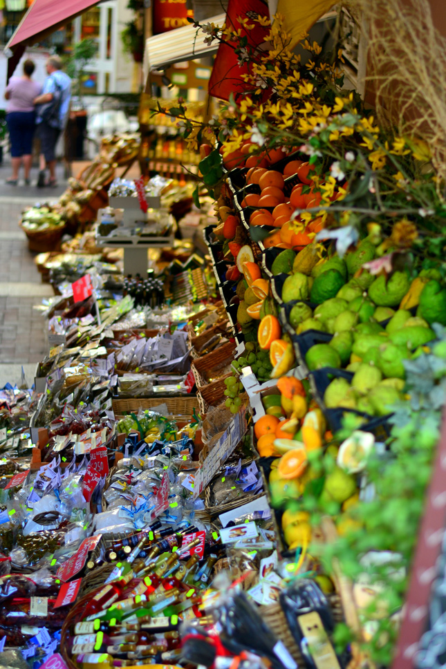 Traditional-Sicilian-Market-at-Taormina